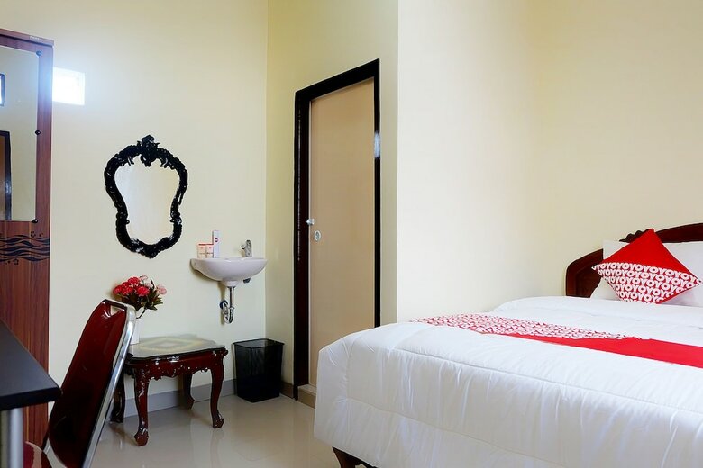 Hostal Oyo 1126 Trio R Kost