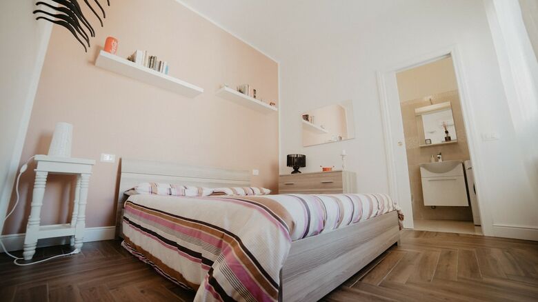 Gold Apartment