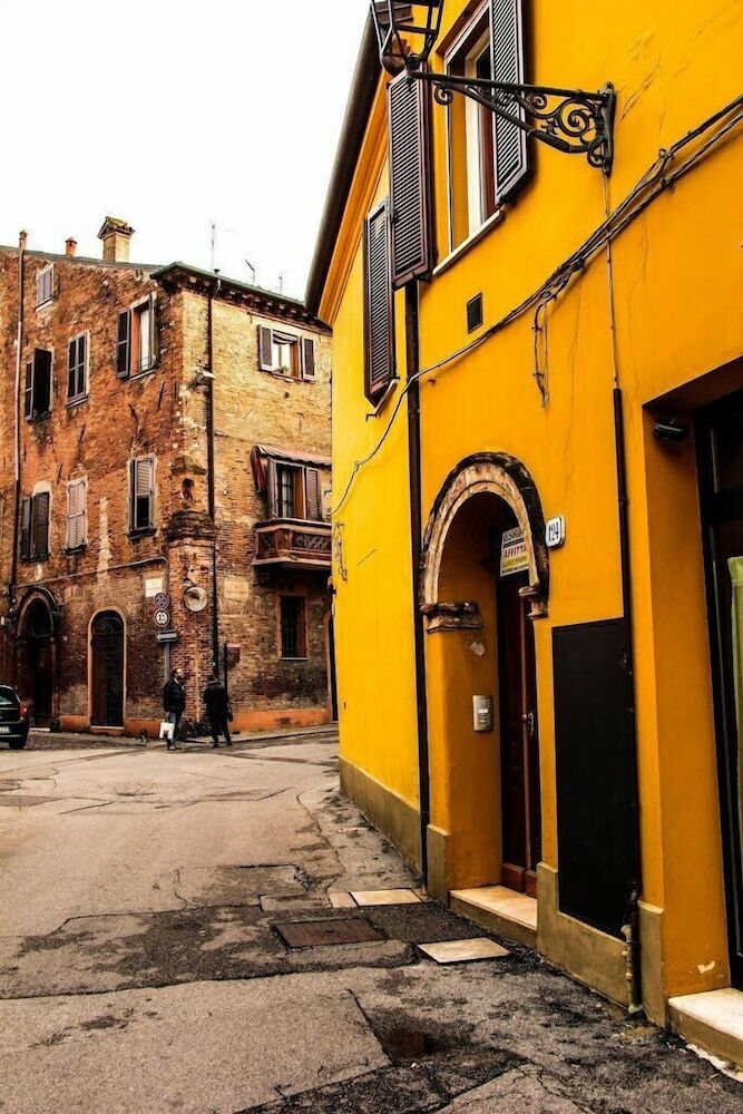 Gold Apartment