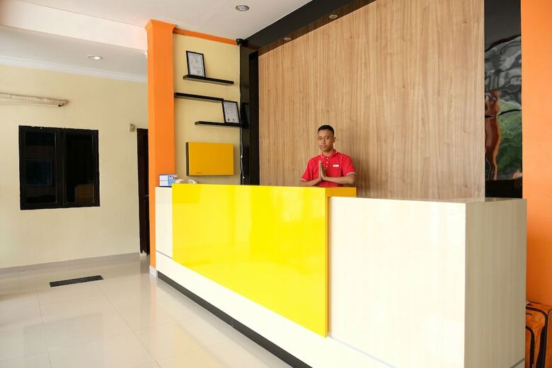Hostal Oyo 1149 Hotel Mustika