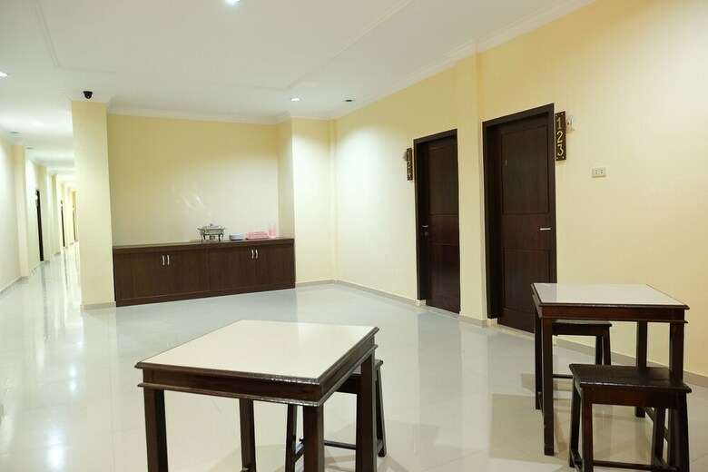 Hostal Oyo 1149 Hotel Mustika