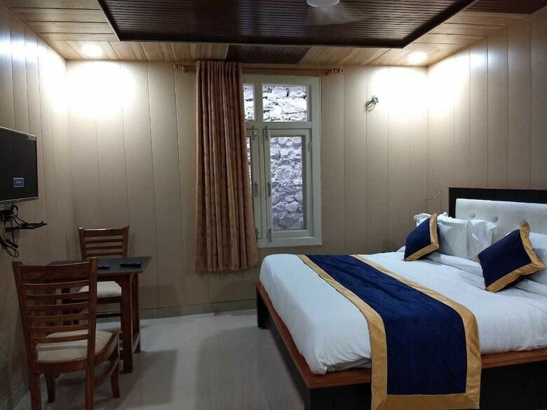 Hotel Crystal Lakeview