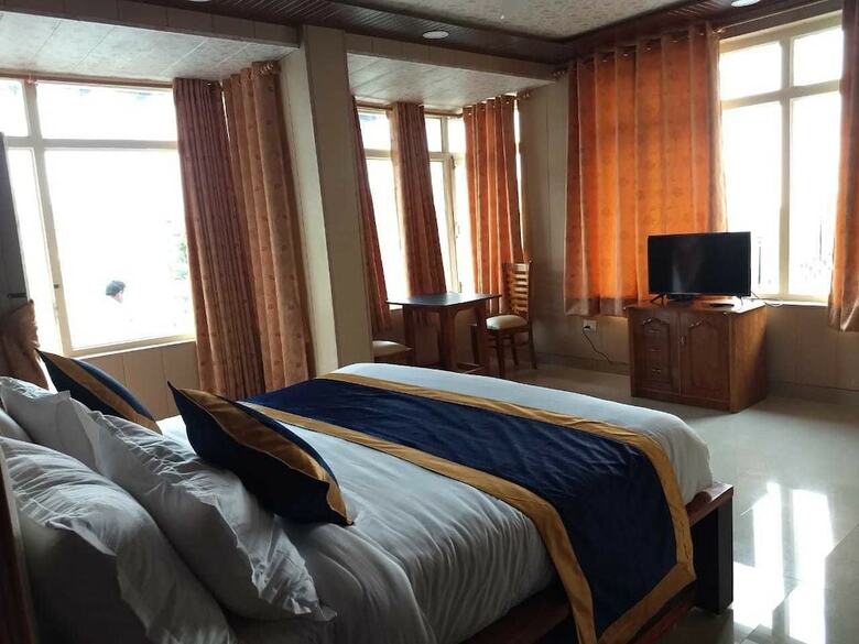 Hotel Crystal Lakeview