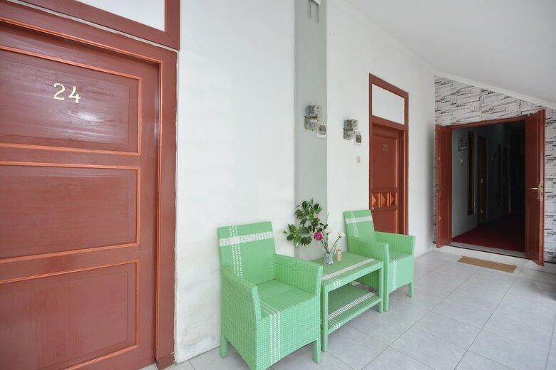 Hostal Oyo 1303 Golden Inn 2