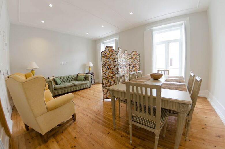 Charming Light-filled Spacious Apartment