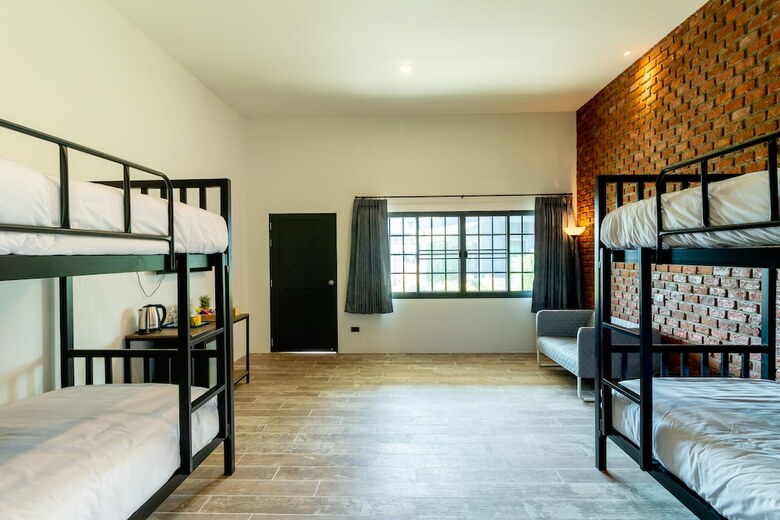 Hotel The Barn Huahin