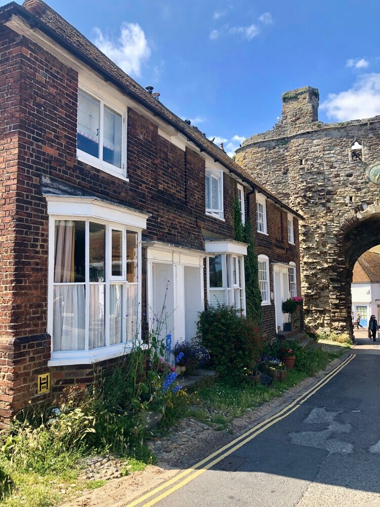 Dot Cottage