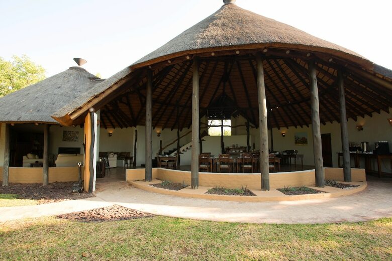 Posada Mopane Bush Lodge