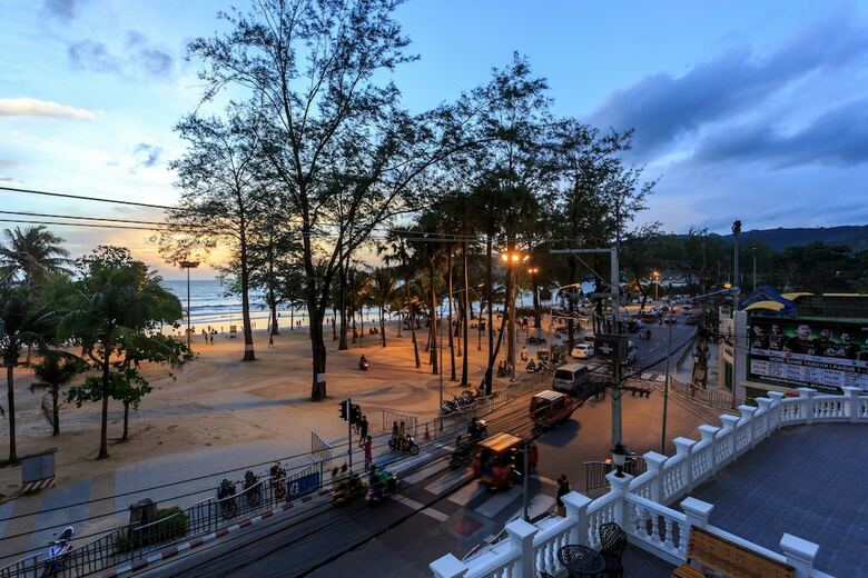 Hotel Seacono Patong Beach Front