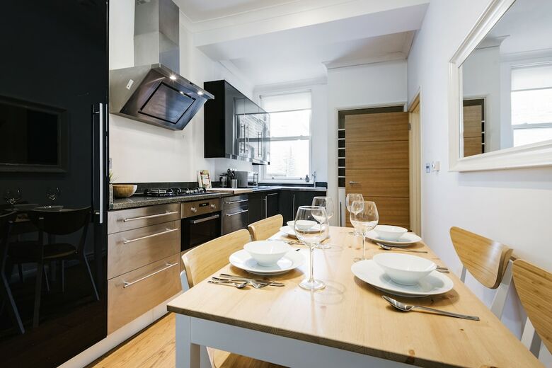 Stamford Brook Apartments