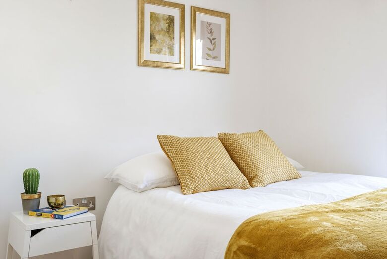 Stamford Brook Apartments