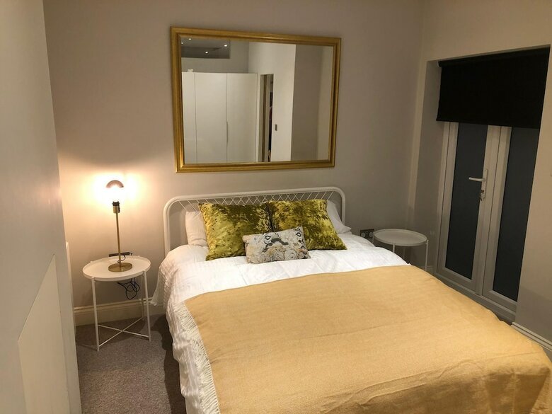 Stamford Brook Apartments