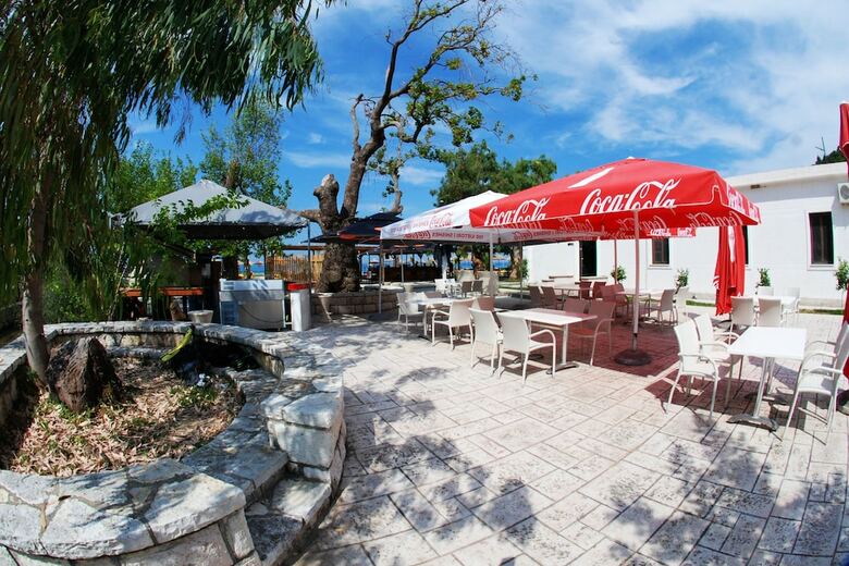 Hotel Bunec Beach Resort