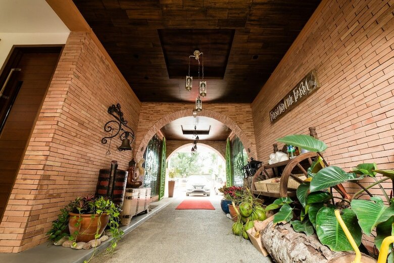 Bed & Breakfast Gwandalan House