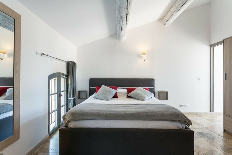 Apartamentos Nuit �toil�e