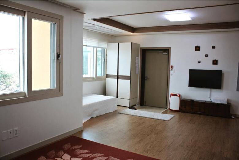 Airport Road Pension Jeju