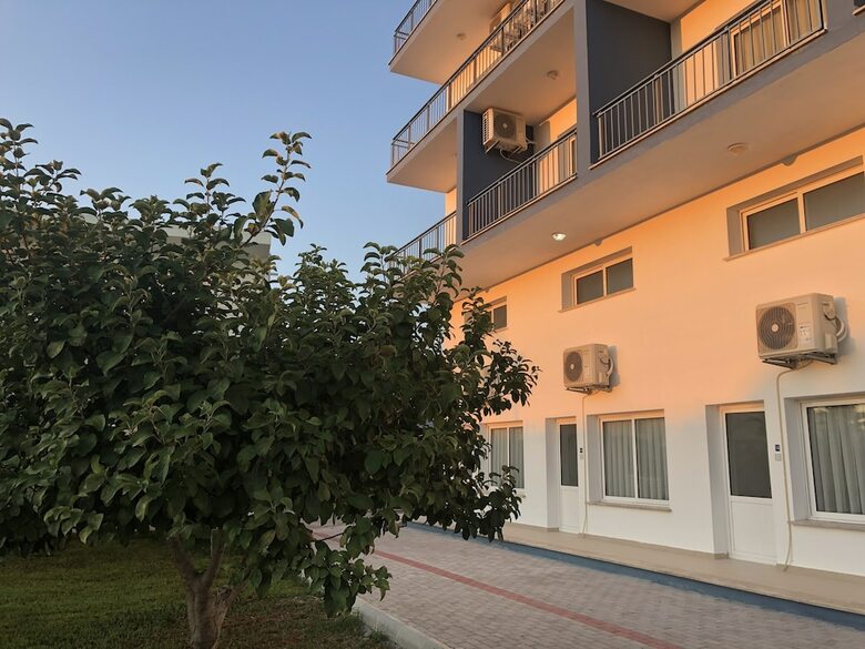 Deniz Airport Suites
