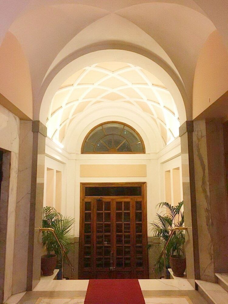 Nik King Rooms