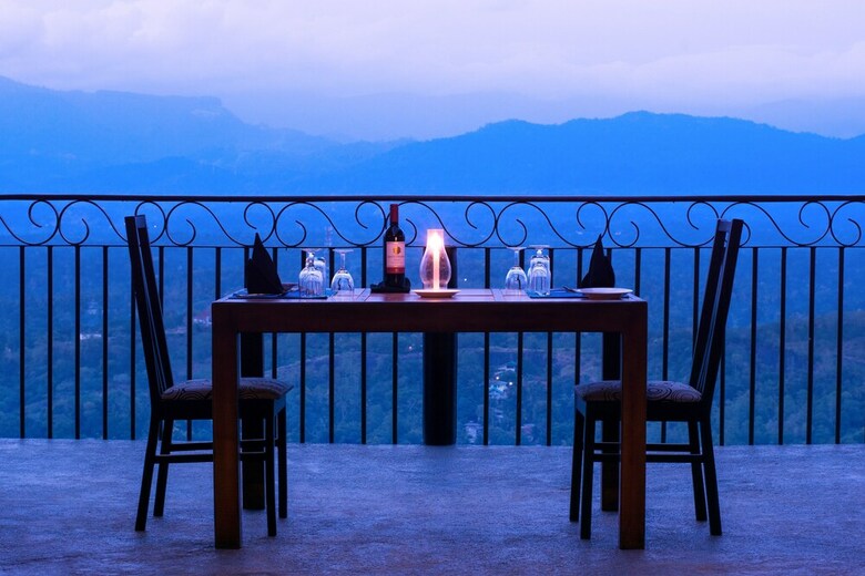 Hotel Ceyloni Panorama Resort