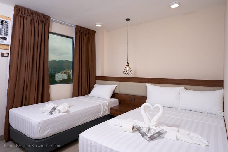 Griffin Hotel And Suites