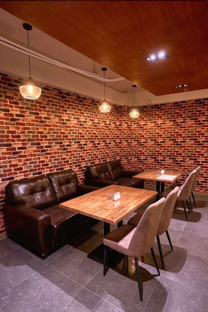 Griffin Hotel And Suites