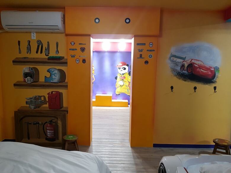Tak's House