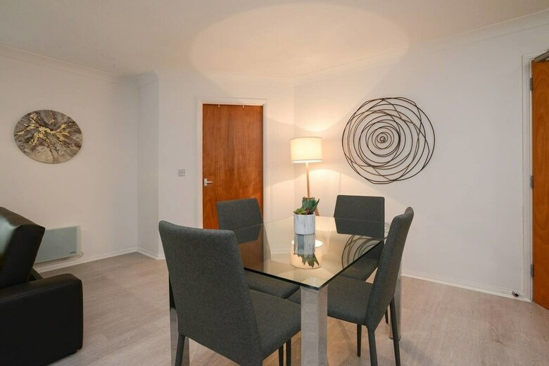 Apartamentos Brook Court