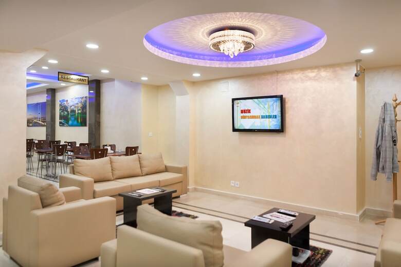 Lal Hotel