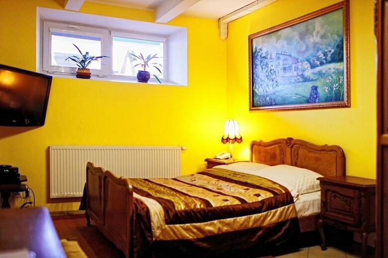 Hotel Us?ugi Noclegowe 17