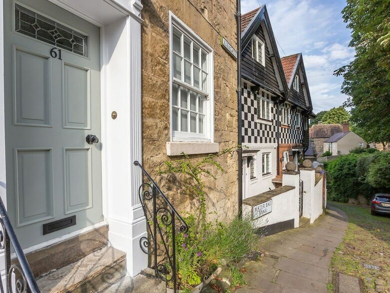 Clovelly House