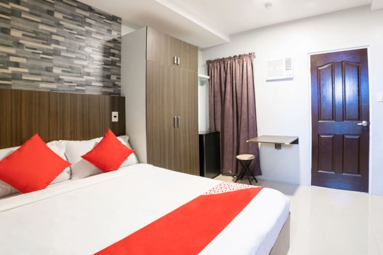 Hotel Oyo 235 R Residencia