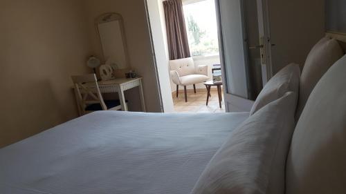 Hotel Logis Le Mas Du Colombier