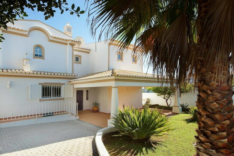Villa Damara