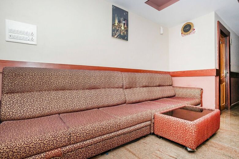Hotel Oyo 436 Emirates Suites