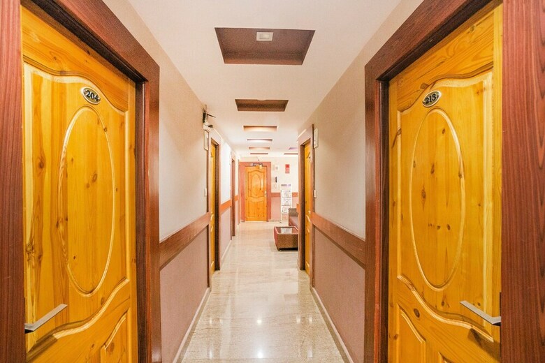 Hotel Oyo 436 Emirates Suites