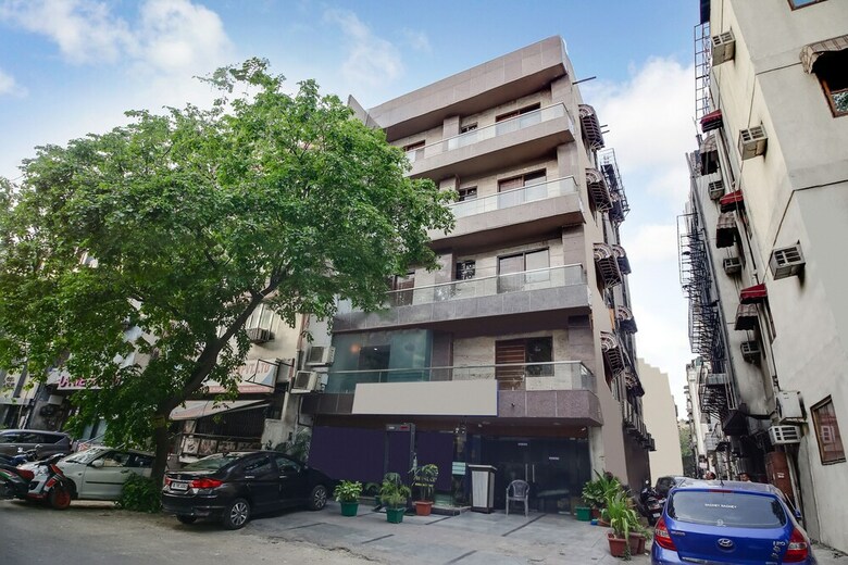 Hotel Capital O 36036 Royal Central