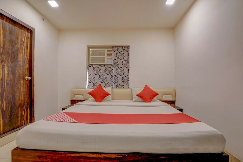 Hotel Oyo 35484 Travellers Inn