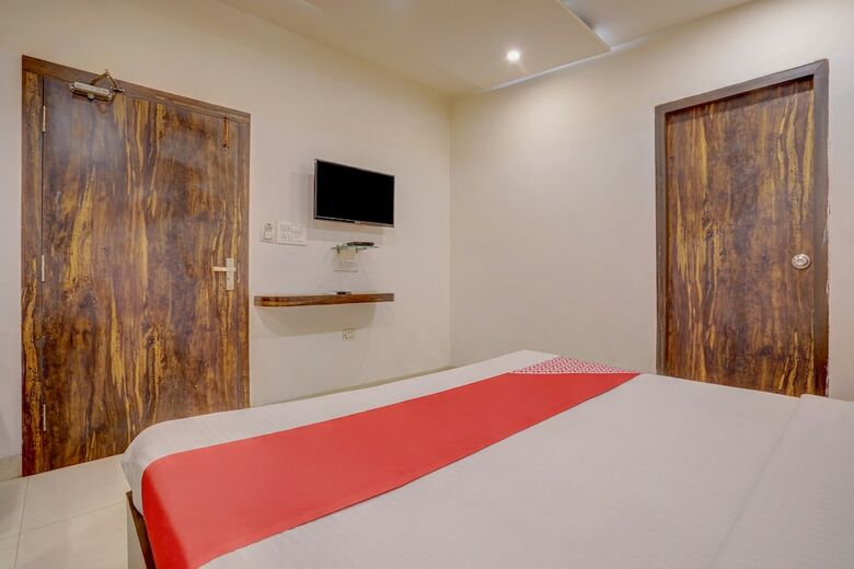 Hotel Oyo 35484 Travellers Inn
