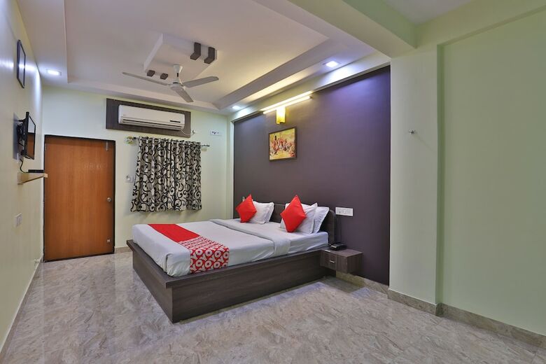 Oyo 28024 Hotel Royal Palace