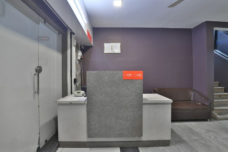 Oyo 28024 Hotel Royal Palace