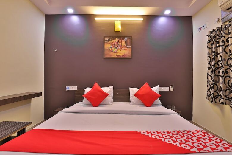 Oyo 28024 Hotel Royal Palace