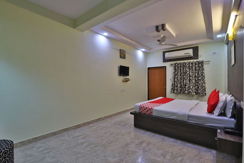 Oyo 28024 Hotel Royal Palace