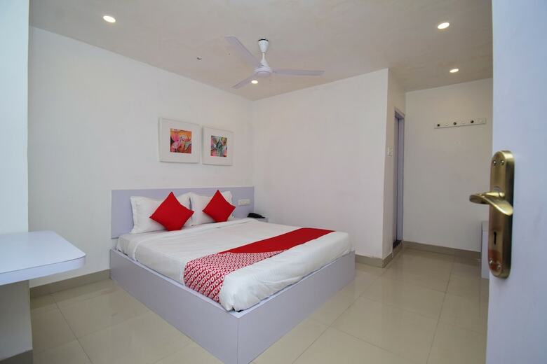 Hotel Oyo 30452 Transit Express Science City