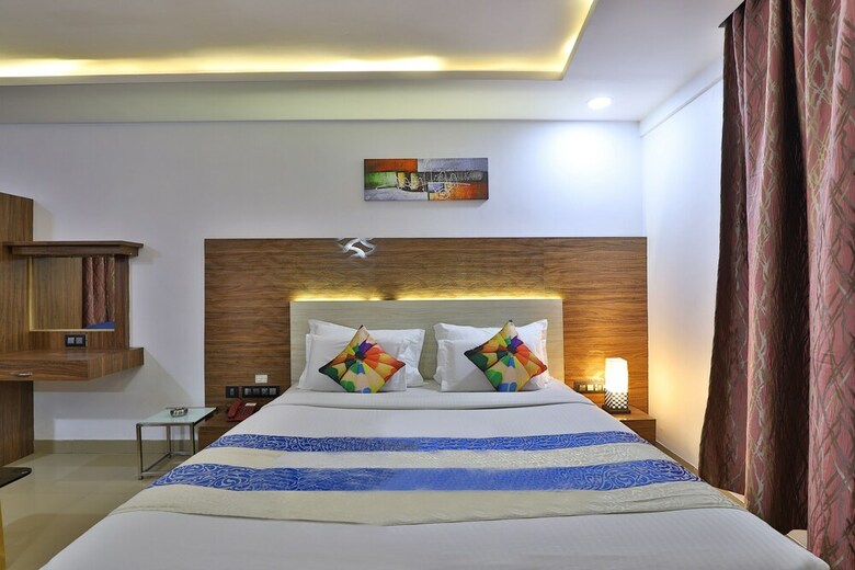 Hotel Palette - Golden Pond