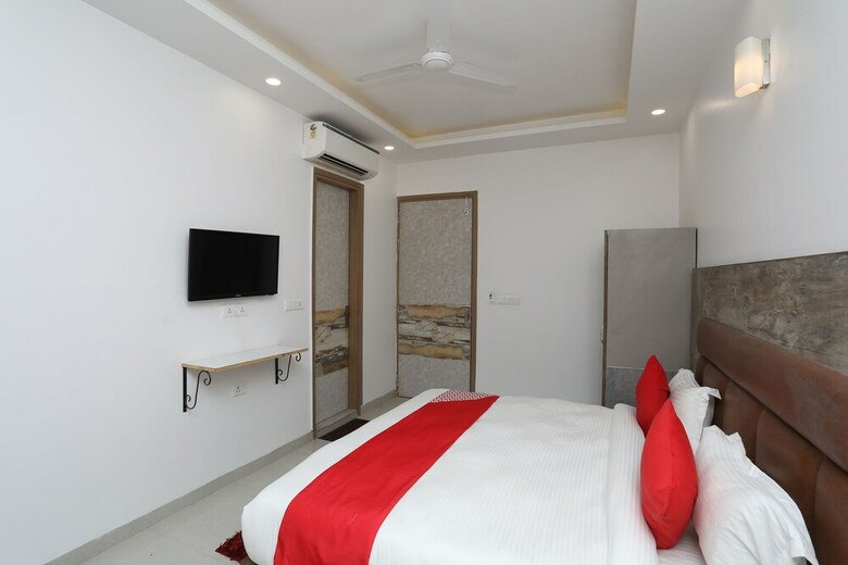 Hotel Oyo 38425 Gracious