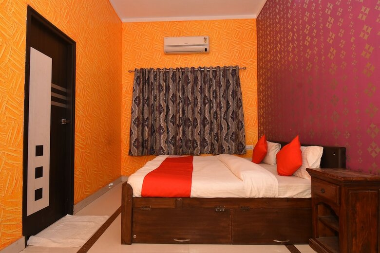 Hotel Oyo 38412 Kavya International
