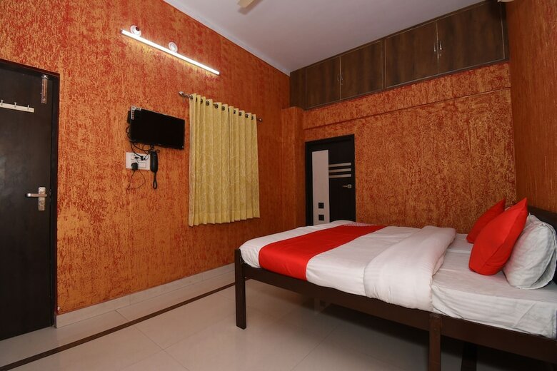 Hotel Oyo 38412 Kavya International