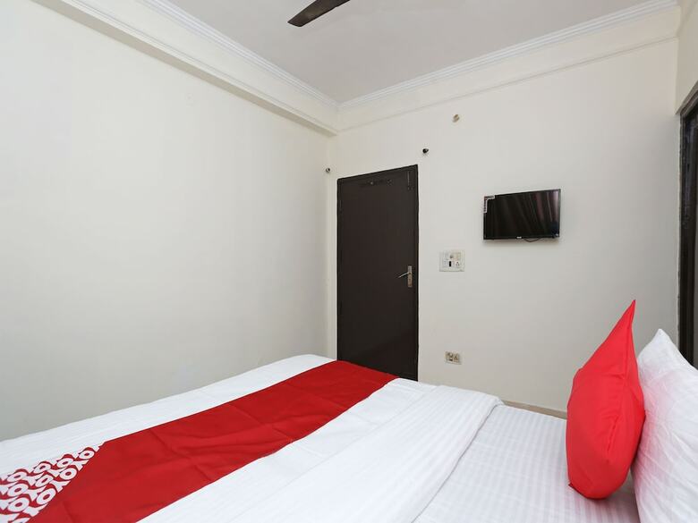Oyo 38612 Hotel Krishna Towers