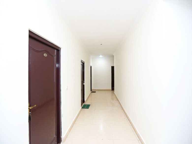 Oyo 38612 Hotel Krishna Towers