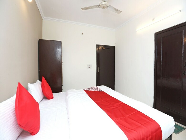 Oyo 38612 Hotel Krishna Towers
